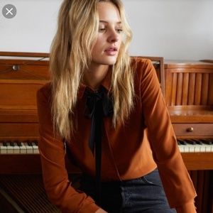 Lady shirt color caramel + free sezane blue scarf